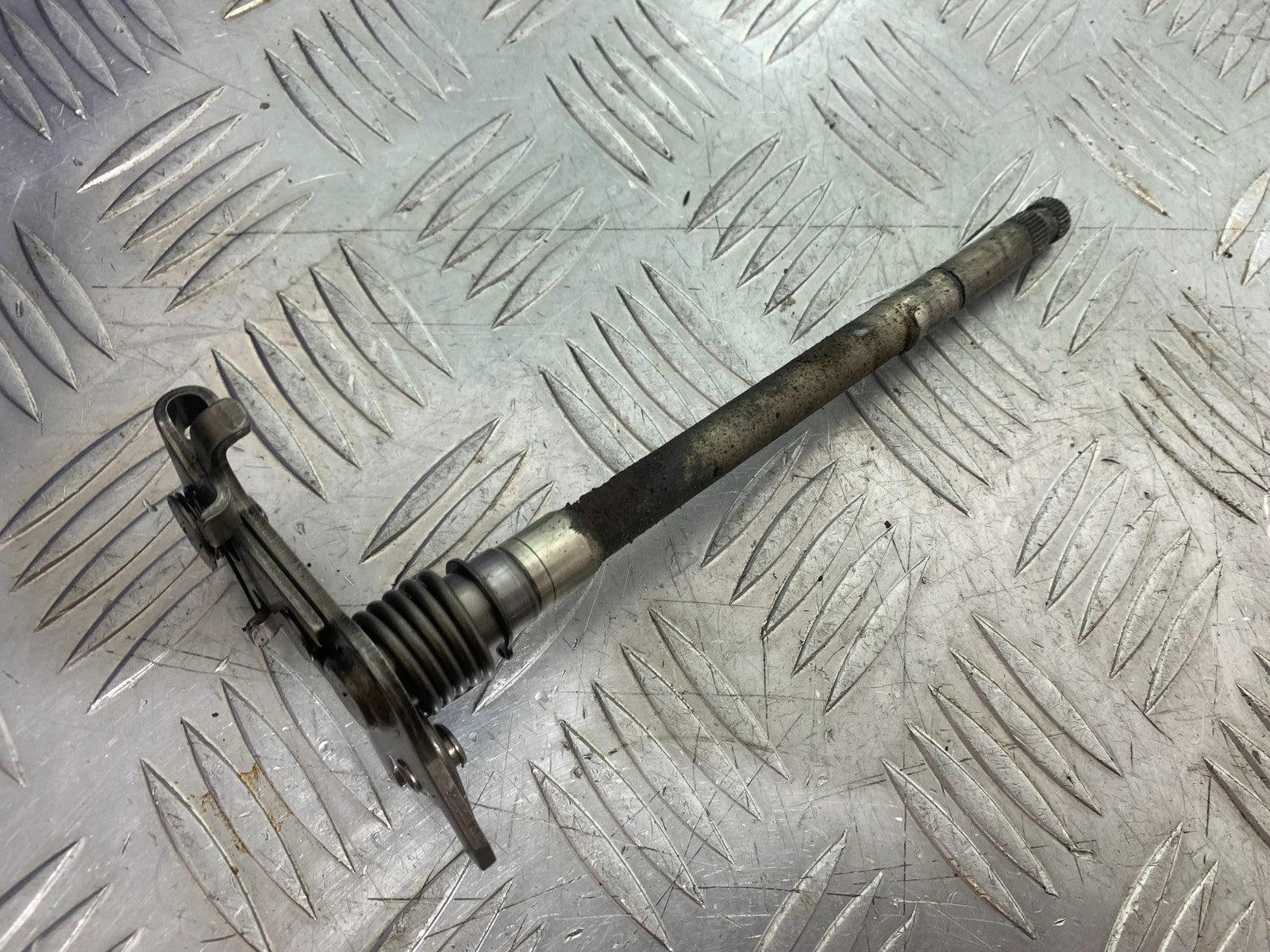 TRIUMPH 675 STREET TRIPLE GEAR SHAFT  2013-2016 (CMB1186)
