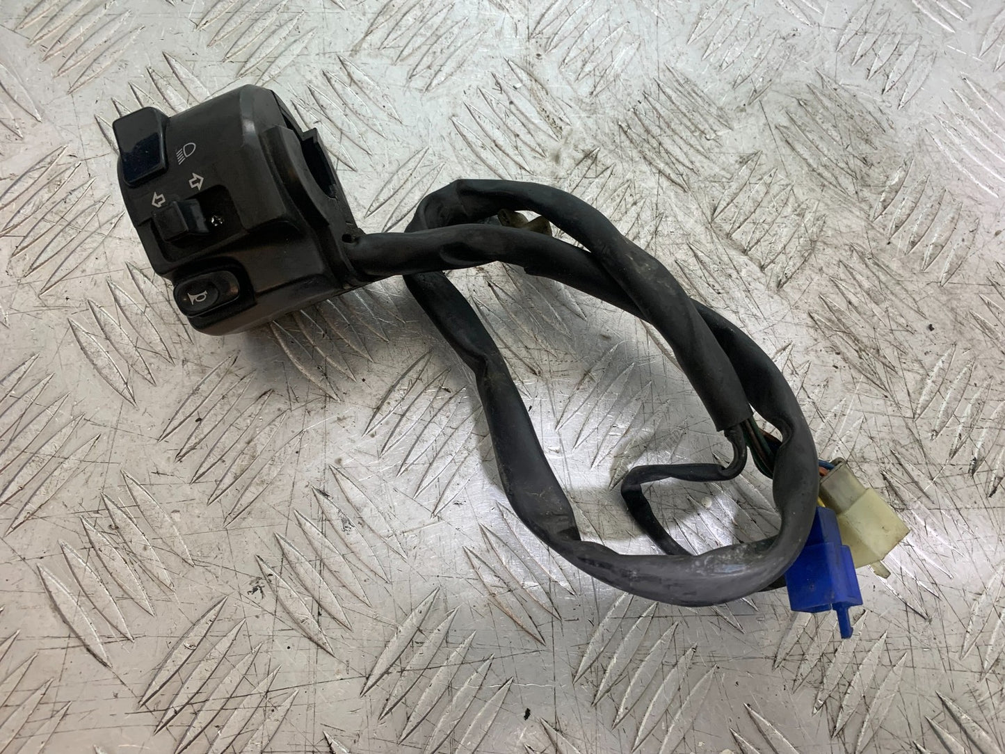 YAMAHA YZF R1 LEFT SWITCH GEAR  YEAR 1998-99 (CMB1291)