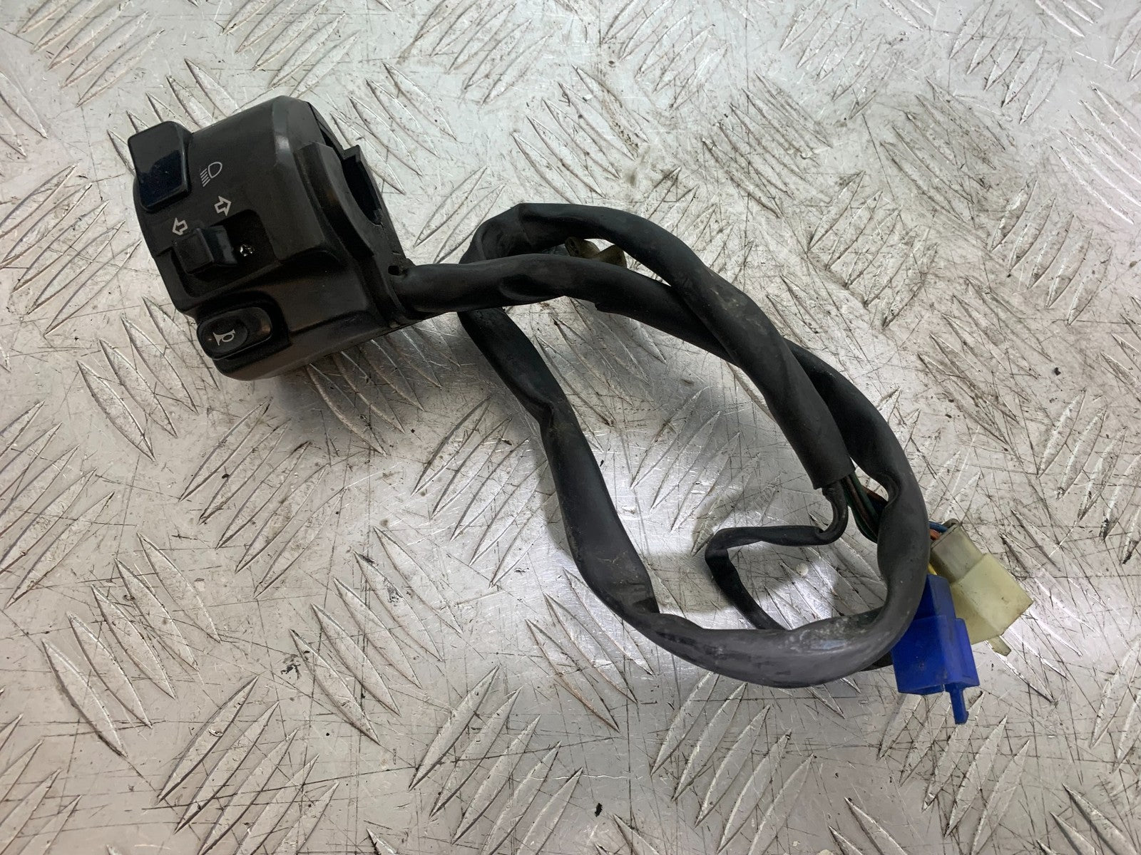 YAMAHA YZF R1 LEFT SWITCH GEAR  YEAR 1998-99 (CMB1291)