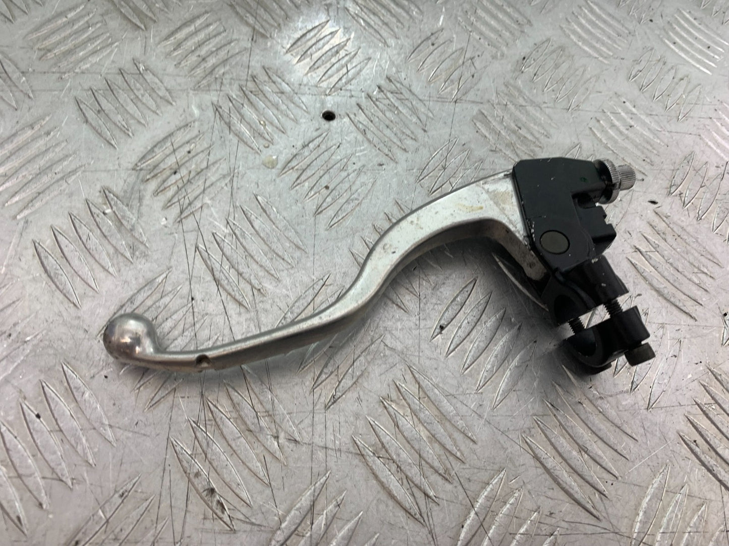 TRIUMPH 955i SPRINT ST CLUTCH LEVER AND BRACKET YEAR 1999-04 (CMB1230)