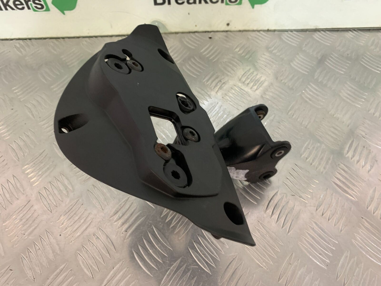 TRIUMPH 675 STREET TRIPLE HEADLIGHT BRACKET YEAR 2008 (STOCK 984)