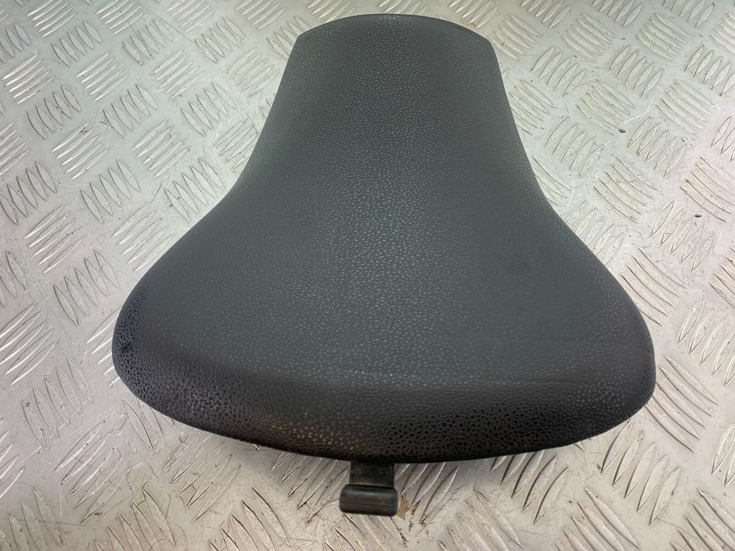 KAWASAKI Z650 ER650 KNFAN FRONT SEAT  YEAR 2022-2024 (CMB1112)
