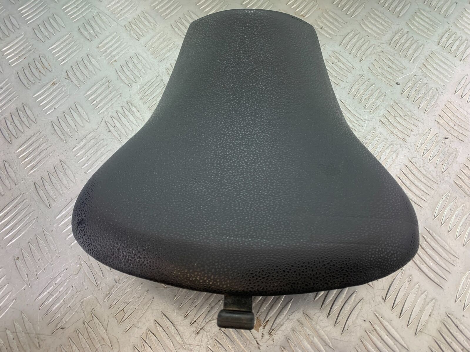 KAWASAKI Z650 ER650 KNFAN FRONT SEAT  YEAR 2022-2024 (CMB1112)