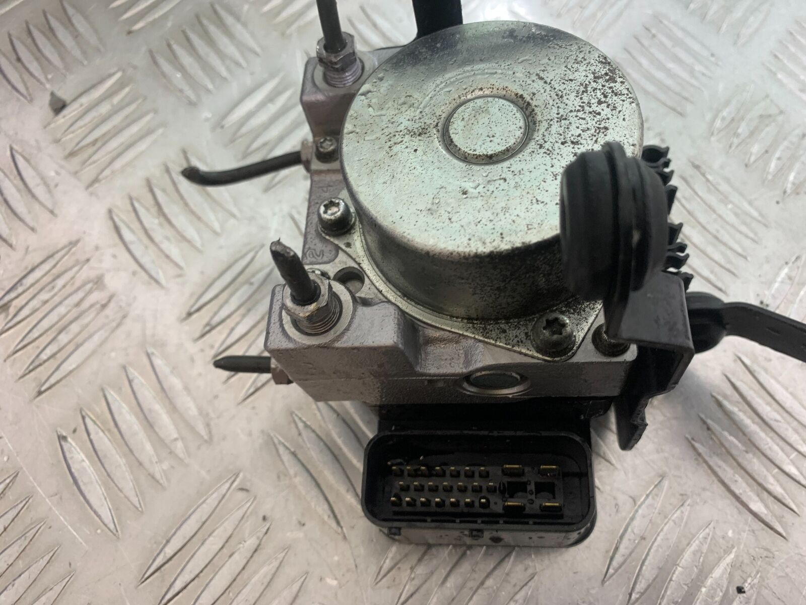 TRIUMPH TIGER 800 ABS PUMP YEAR 2011-2014 (CMB1113)