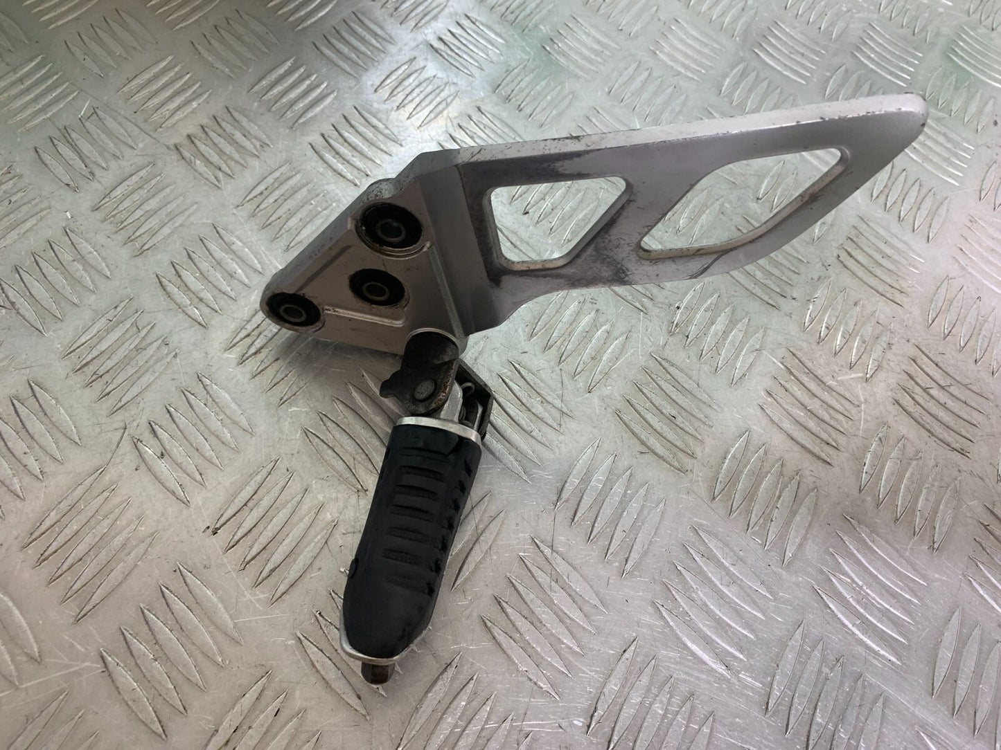 SUZUKI GSF1250 GSF 1250 BANDIT FRONT LEFT HANGER   YEAR 2010-14 (CMB1092)