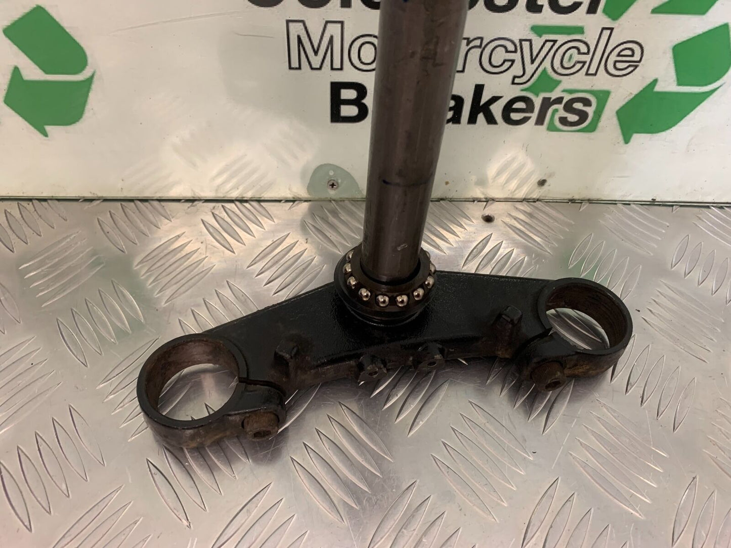 YAMAHA FZ6 FAZER BOTTOM YOKE  YEAR 2004-2007  (STOCK 955)