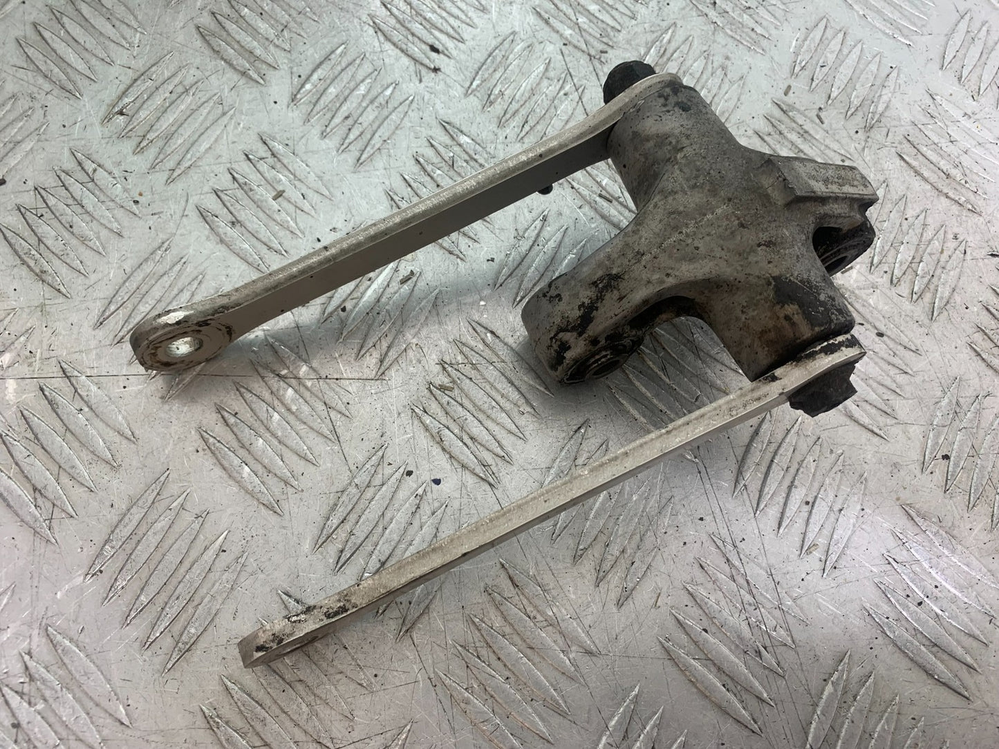 SUZUKI GSXR750 GSXR 750 K4 K5 REAR SHOCK LINKAGE  2004-2005 (CMB1319)