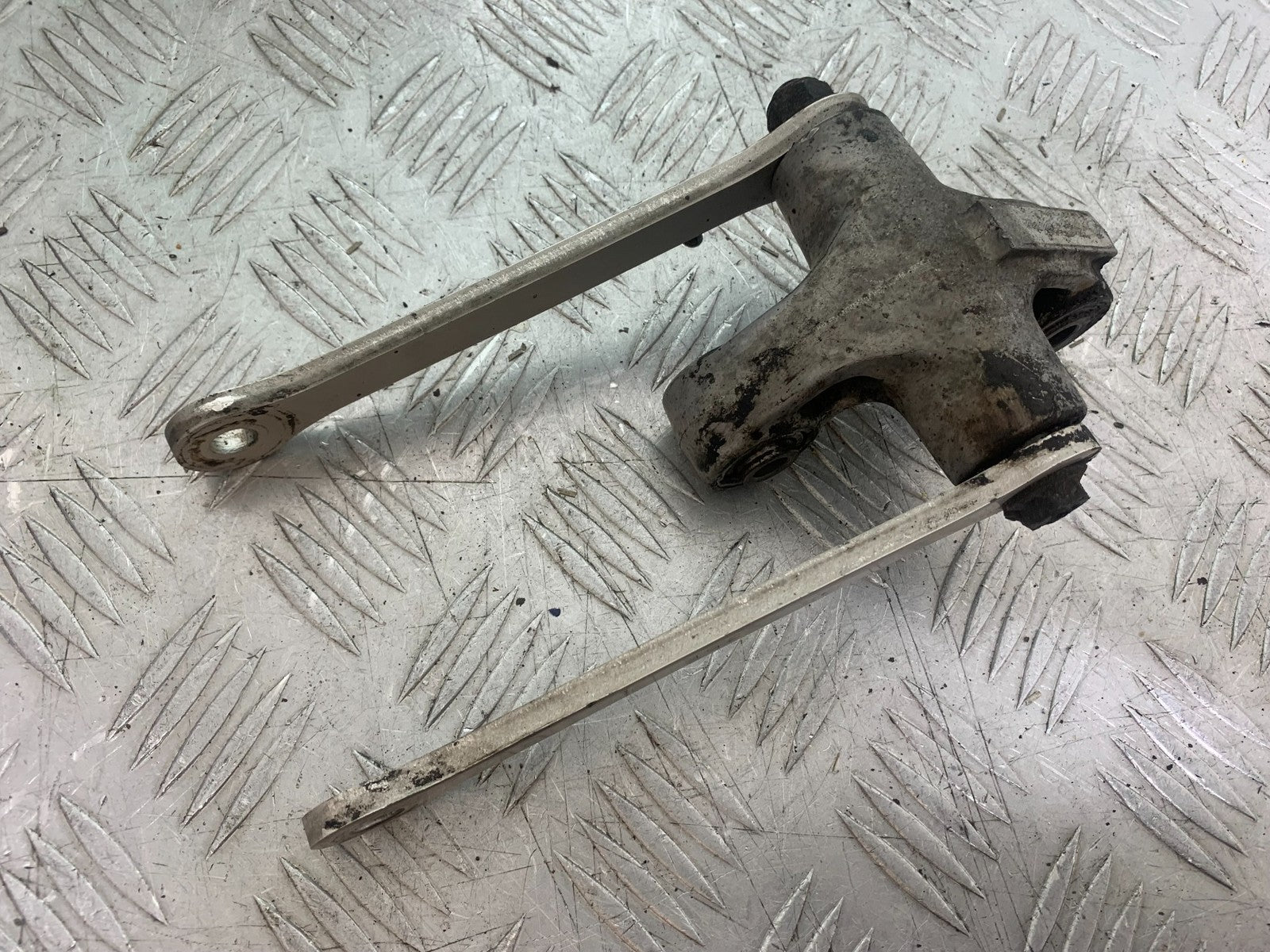SUZUKI GSXR750 GSXR 750 K4 K5 REAR SHOCK LINKAGE  2004-2005 (CMB1319)
