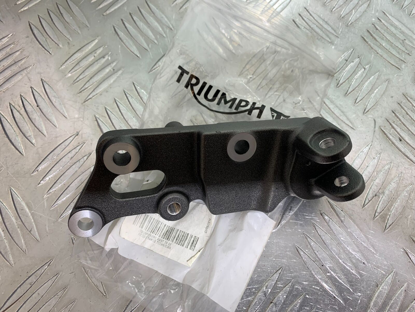 TRIUMPH 1050 SPEED TRIPLE RS FRONT RIGHT HANGER    YEAR 2018-2020 (CMB1029)