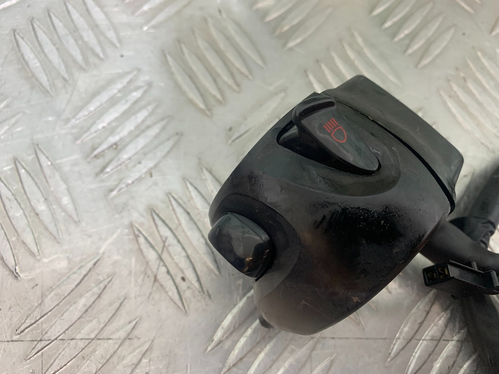 YAMAHA XJ6 XJ6-S LEFT SWITCH GEAR YEAR 2009-2015  (CMB1212)