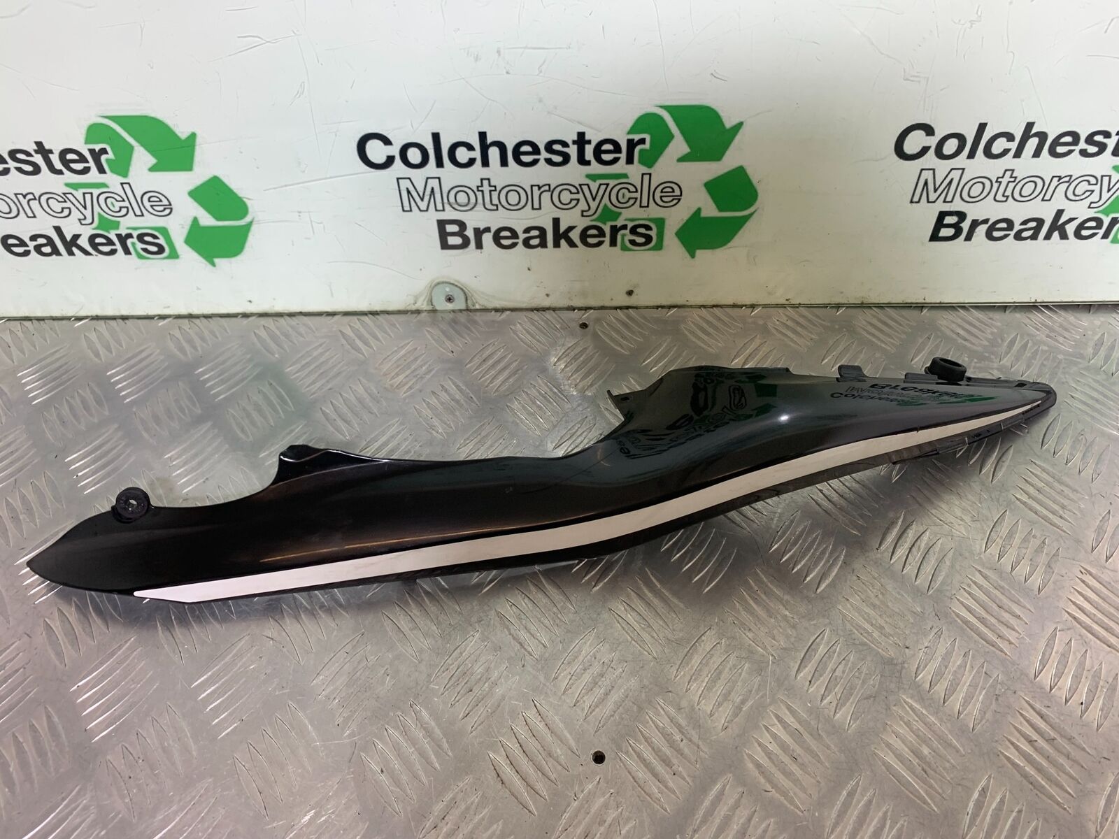 SUZUKI GSX S 1000 GSX-S 1000 LEFT SEAT PANEL   YEAR 2016-2019 (CMB1082)