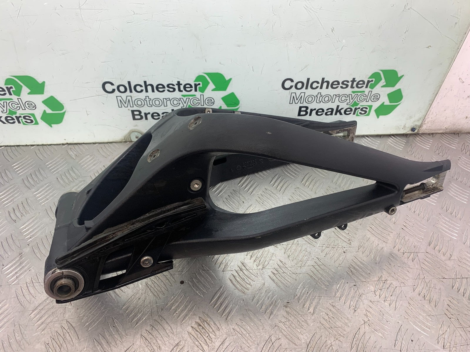 TRIUMPH 675 STREET TRIPLE R SWINGARM YEAR 2013 - 2016 (CMB1221)