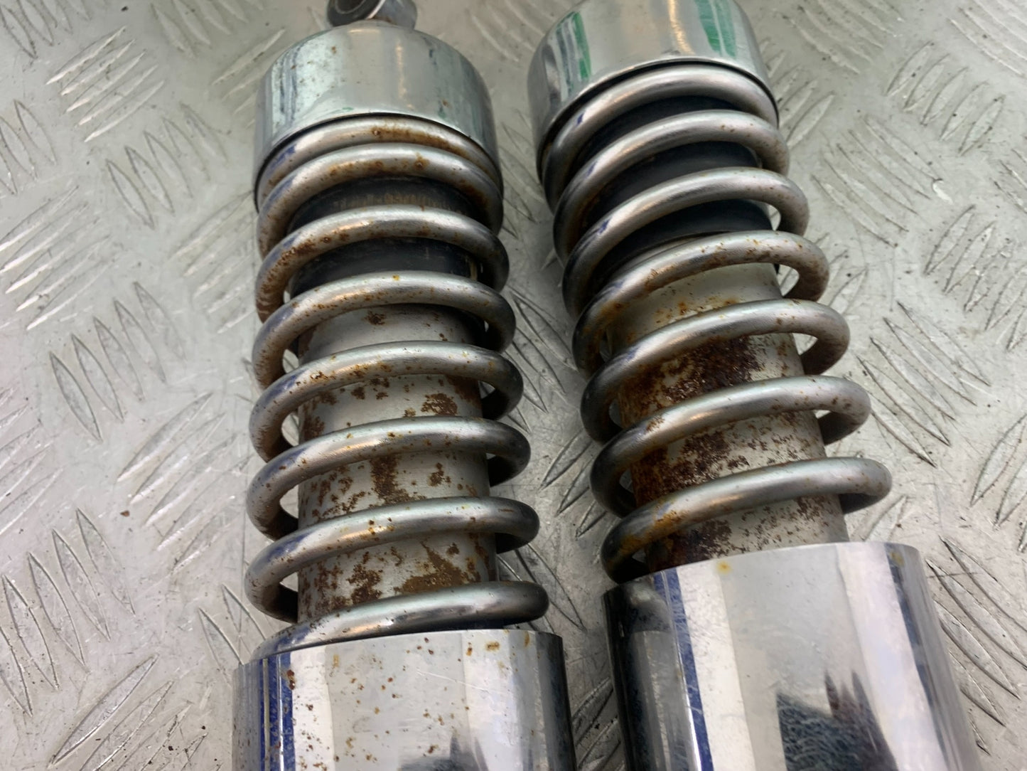 KAWASAKI VN1500 CLASSIC REAR SHOCKS YEAR 1999 -2006 (CMB1166)