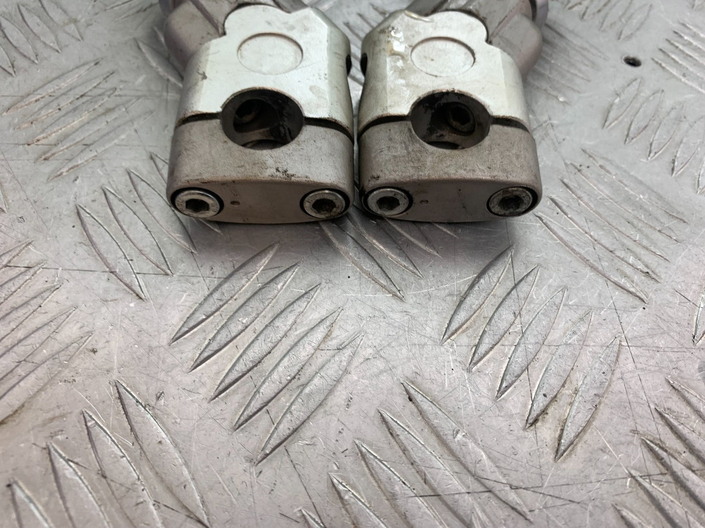 SUZUKI GSF1200 GSF 1200 BANDIT HANDLEBAR RISERS  YEAR 2001-2004 (CMB1188)