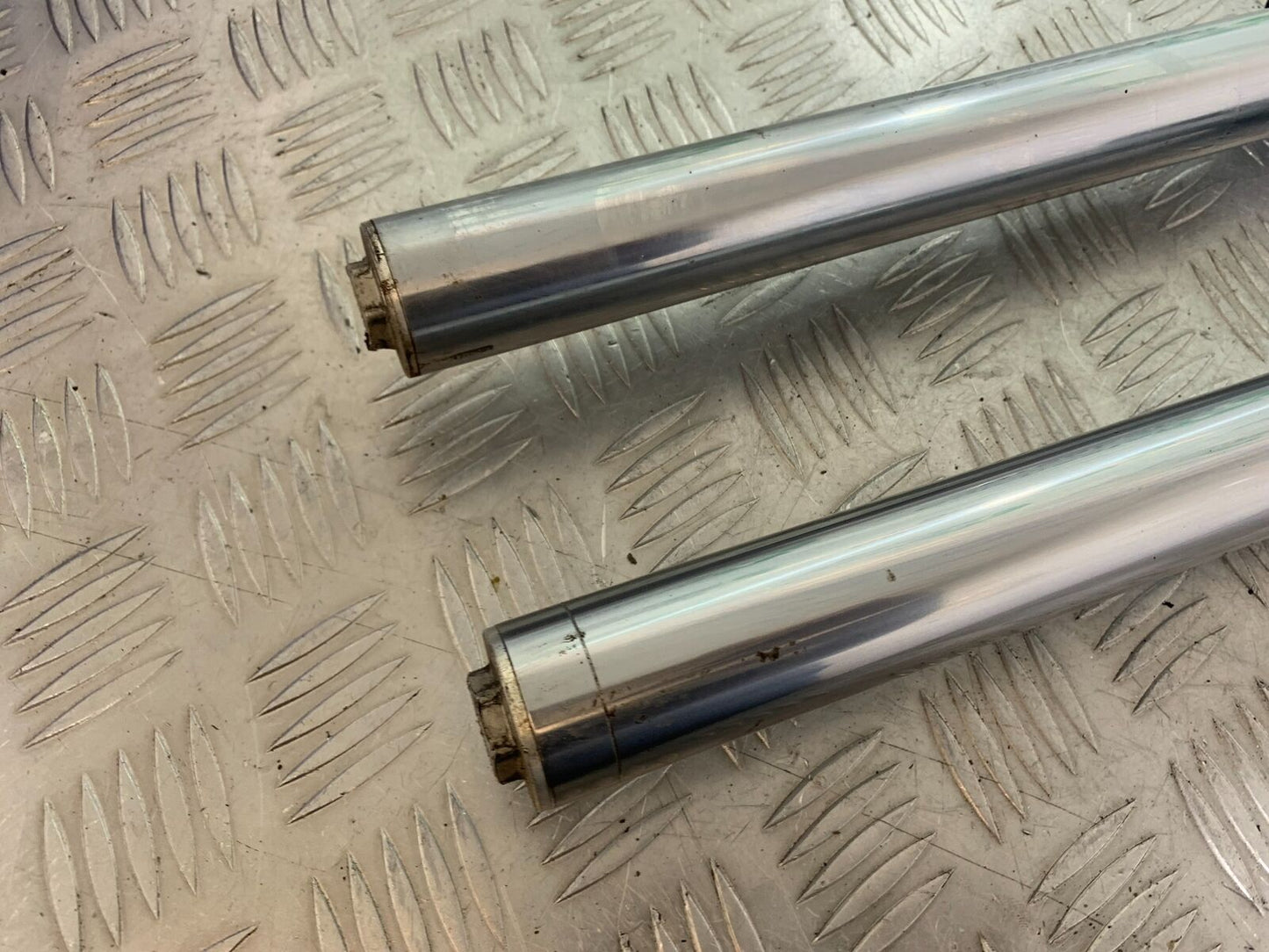 KAWASAKI Z750 ZR750 ZR-7S FORKS  YEAR 1999-05 (CMB1135)