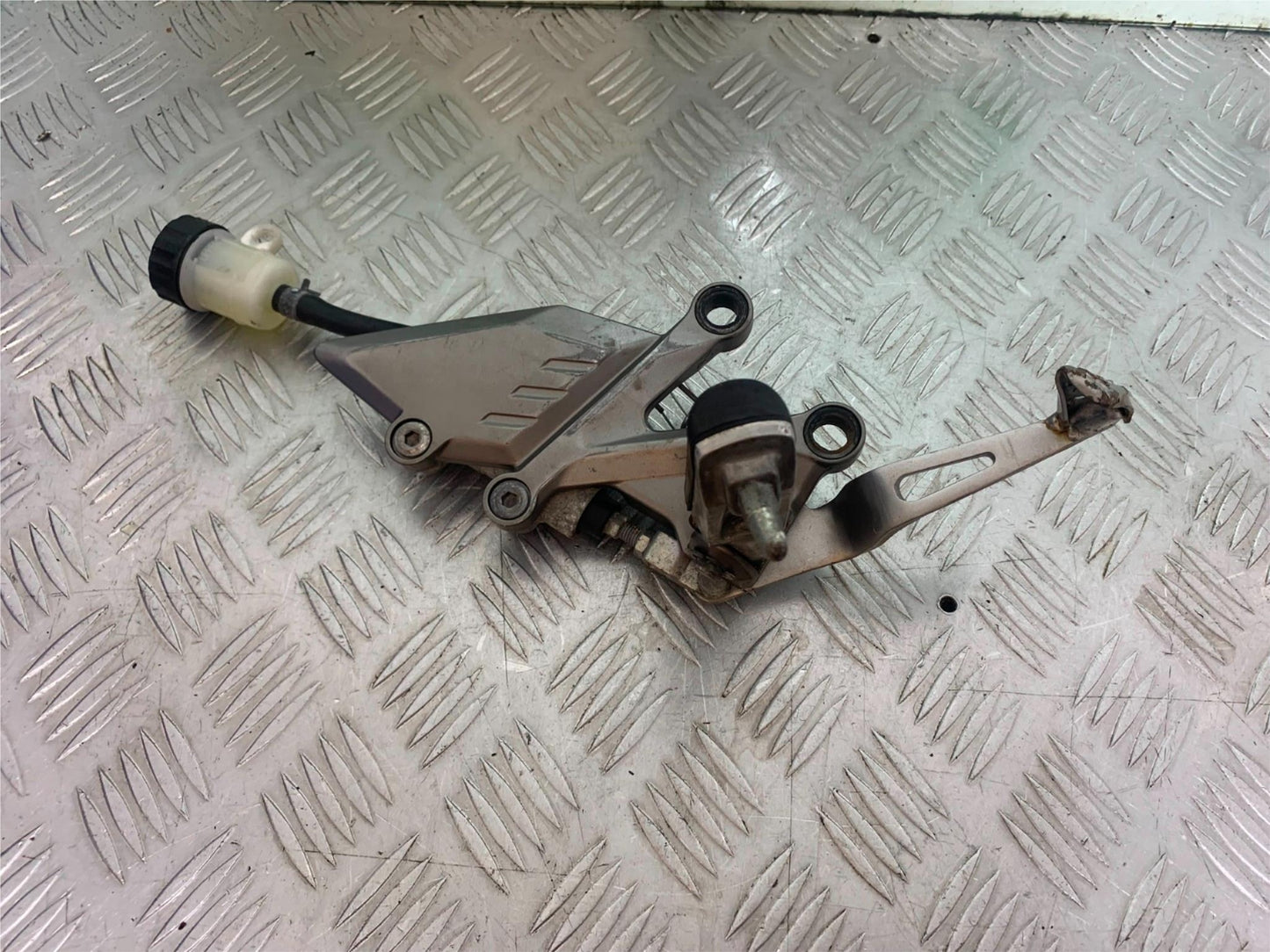 KAWASAKI Z125 Z 125 FRONT RIGHT HANGER  YEAR  2018-2023 (CMB1167)