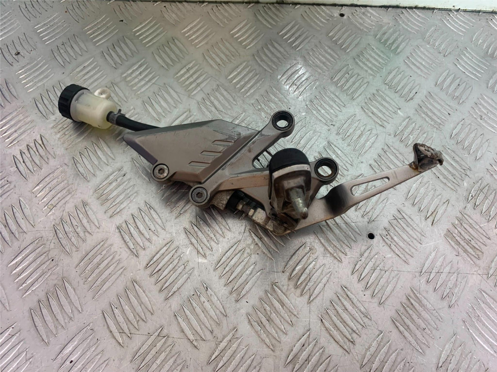 KAWASAKI Z125 Z 125 FRONT RIGHT HANGER  YEAR  2018-2023 (CMB1167)