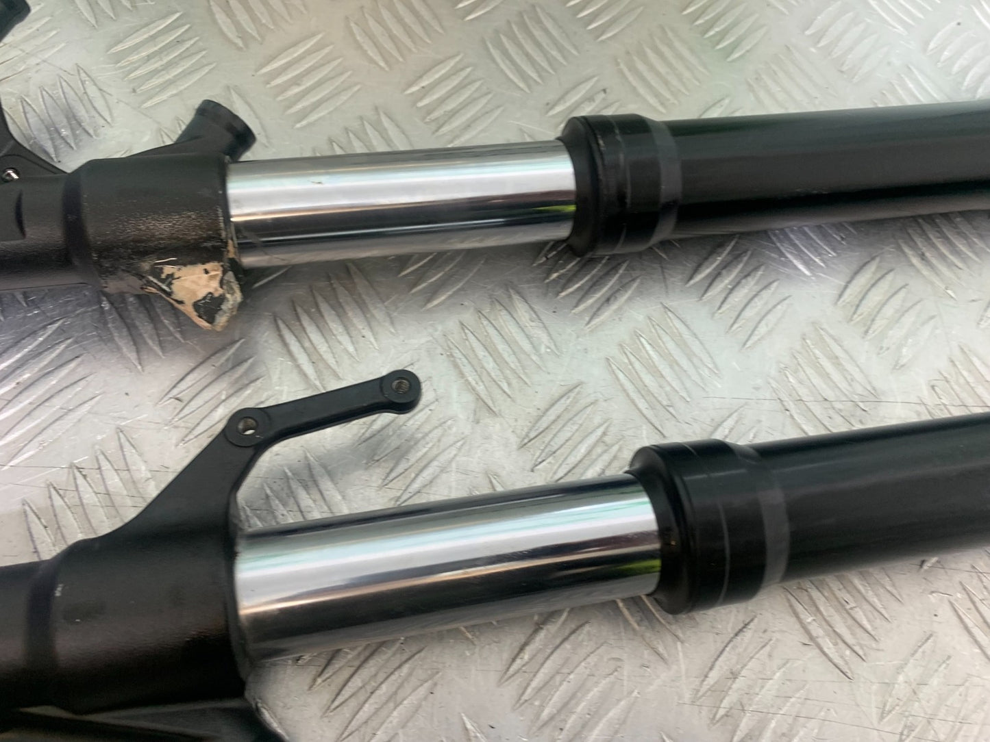 YAMAHA YZF R7 FORKS (DAMAGED) YEAR 2022-2025 (CMB1255)