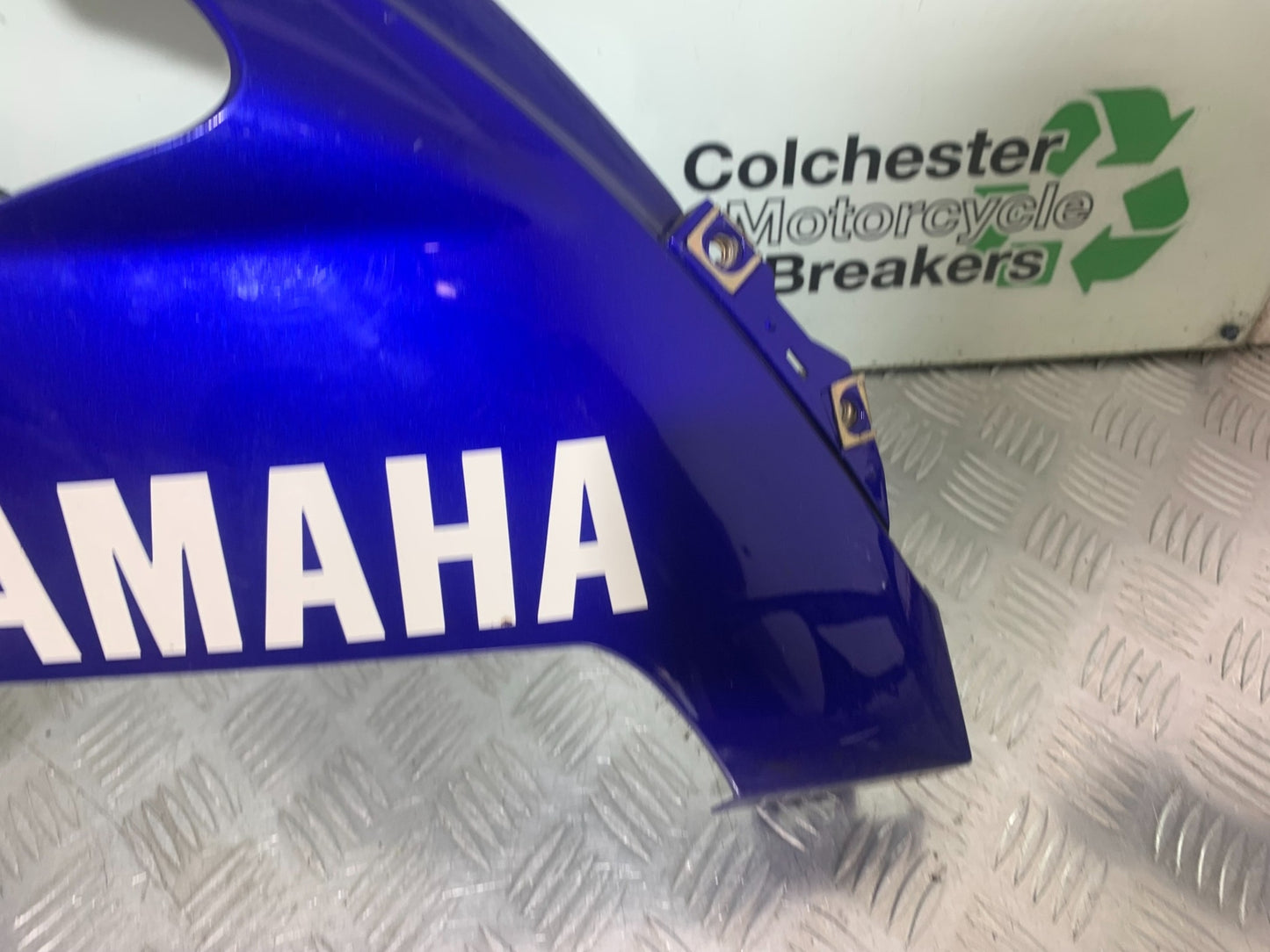 YAMAHA YZF R1 RIGHT LOWER FAIRING PANEL YEAR 2004-2006 (CMB1155)