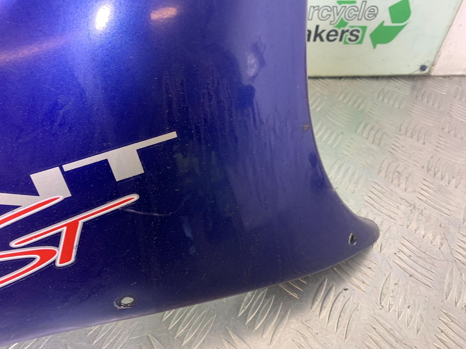 TRIUMPH 955i SPRINT ST RIGHT FAIRING PANEL  YEAR 1999-2004 (CMB1124)