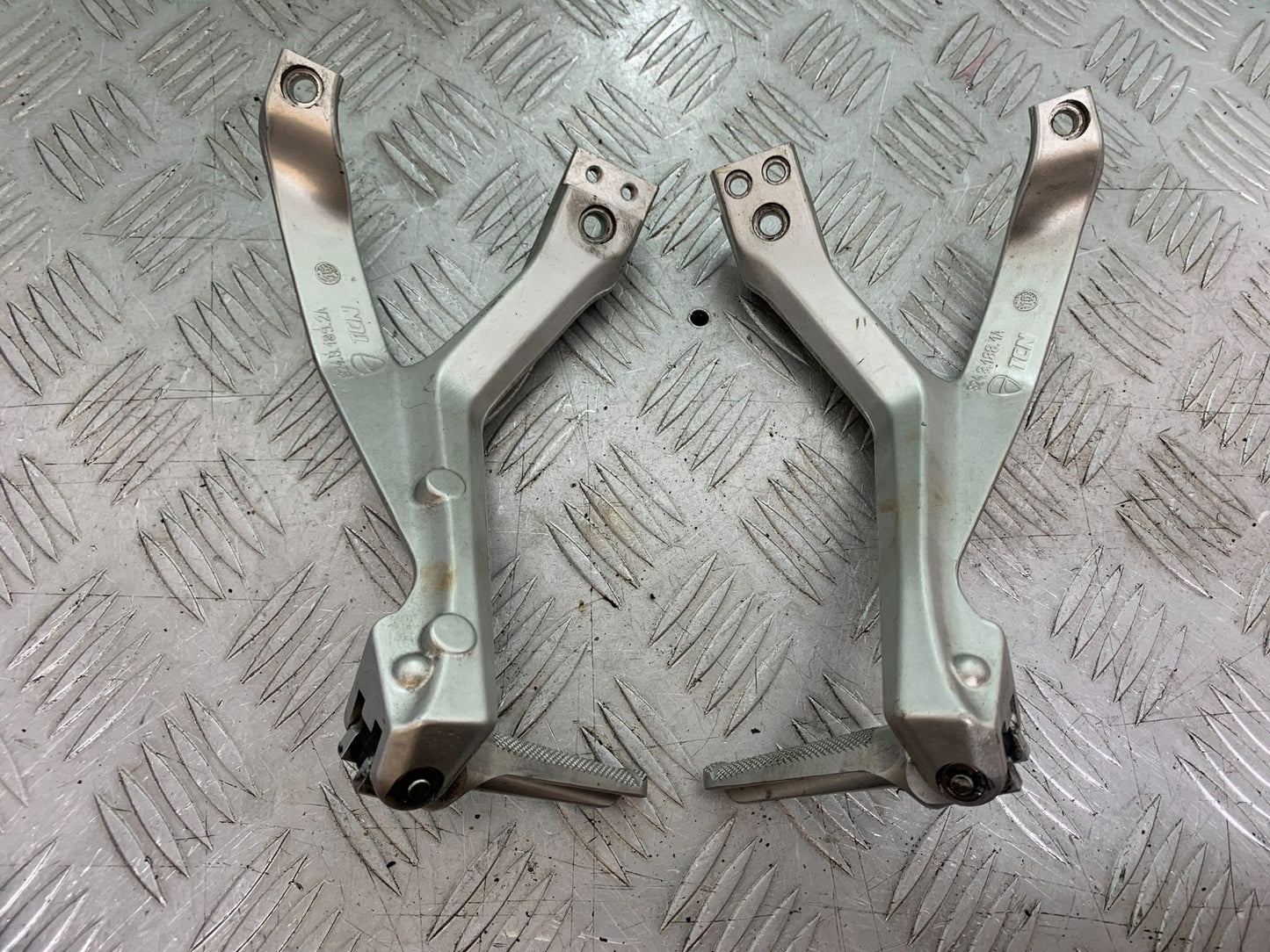 DUCATI 1299 PANIGALE REAR HANGERS AND PEGS   YEAR 2016 (CMB 1187)