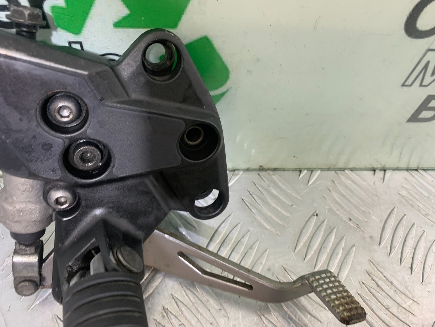KAWASAKI Z1000 SX FRONT RIGHT HANGER YEAR 2014-16 (CMB1264)