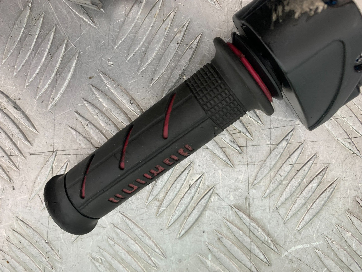 MV AGUSTA 800 F3 THROTTLE AND GRIP  YEAR 2017-2019 (CMB1227)