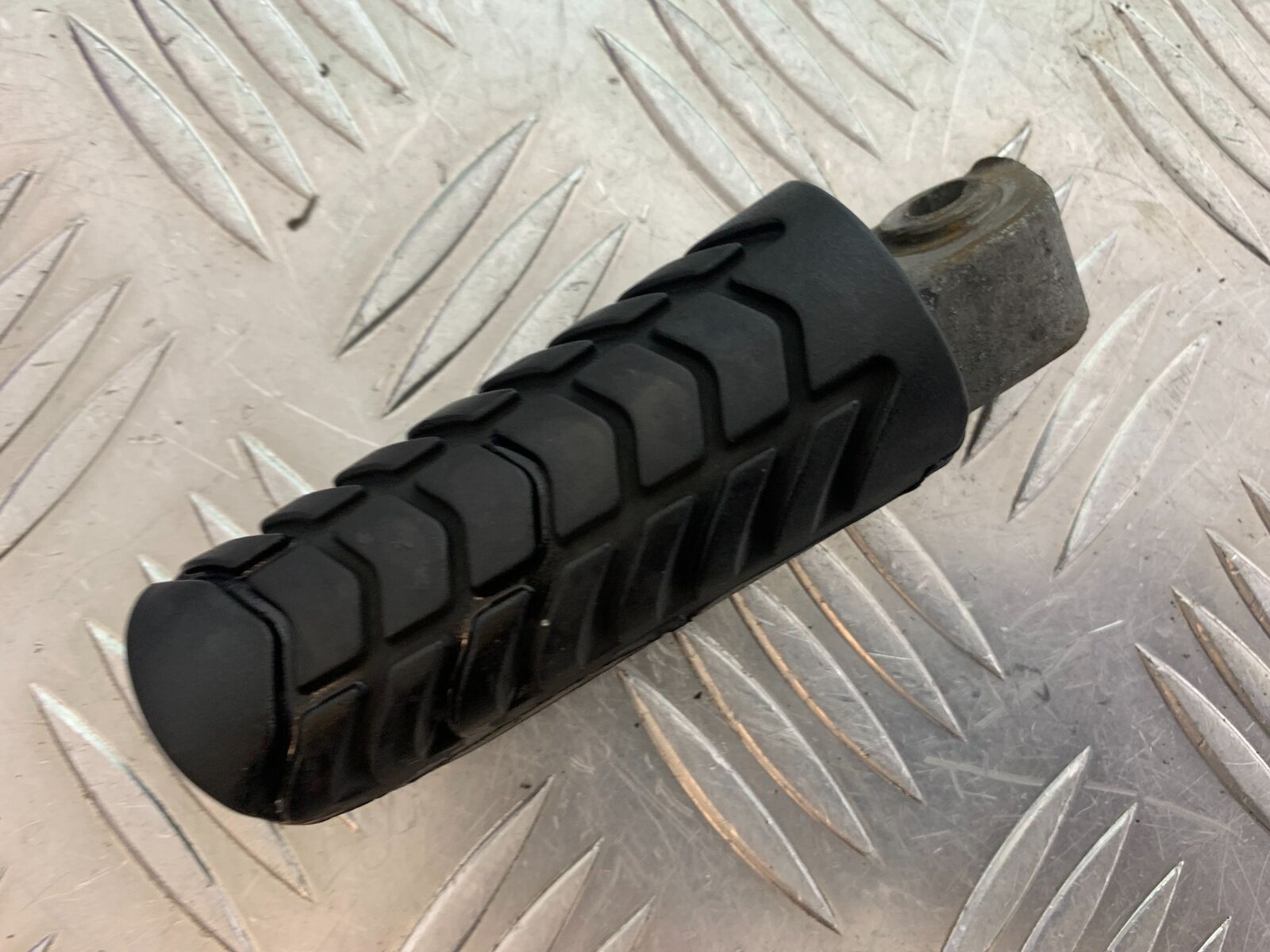 KAWASAKI NINJA 650 LEFT REAR FOOTPEG  YEAR 2017-2019 (CMB1018)