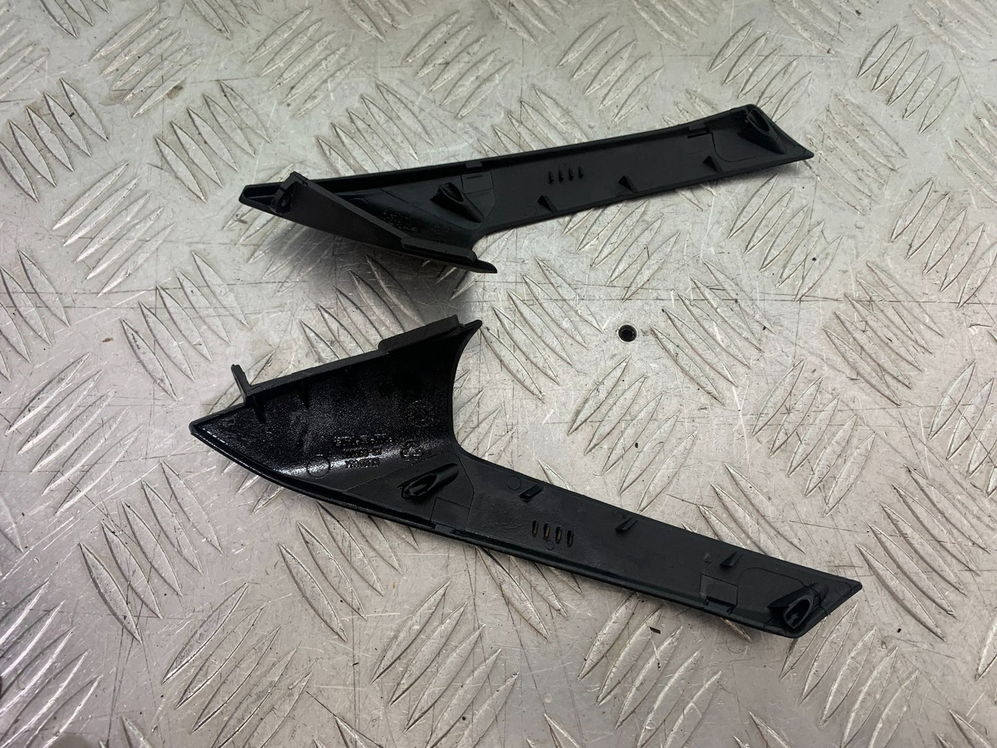 APRILIA TUONO 1000 V4 LEFT AND RIGHT INFILL PANELS YEAR 2013-2014  (CMB1239)