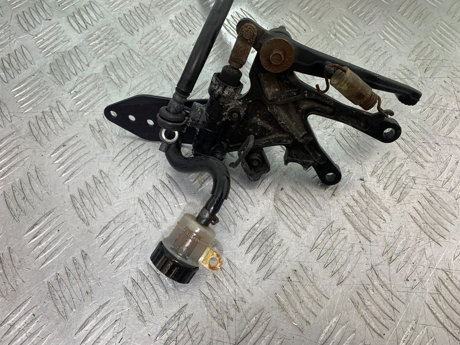 KAWASAKI ZX10R ZX10 R FRONT RIGHT HANGER   2008-2010 (CMB1301)