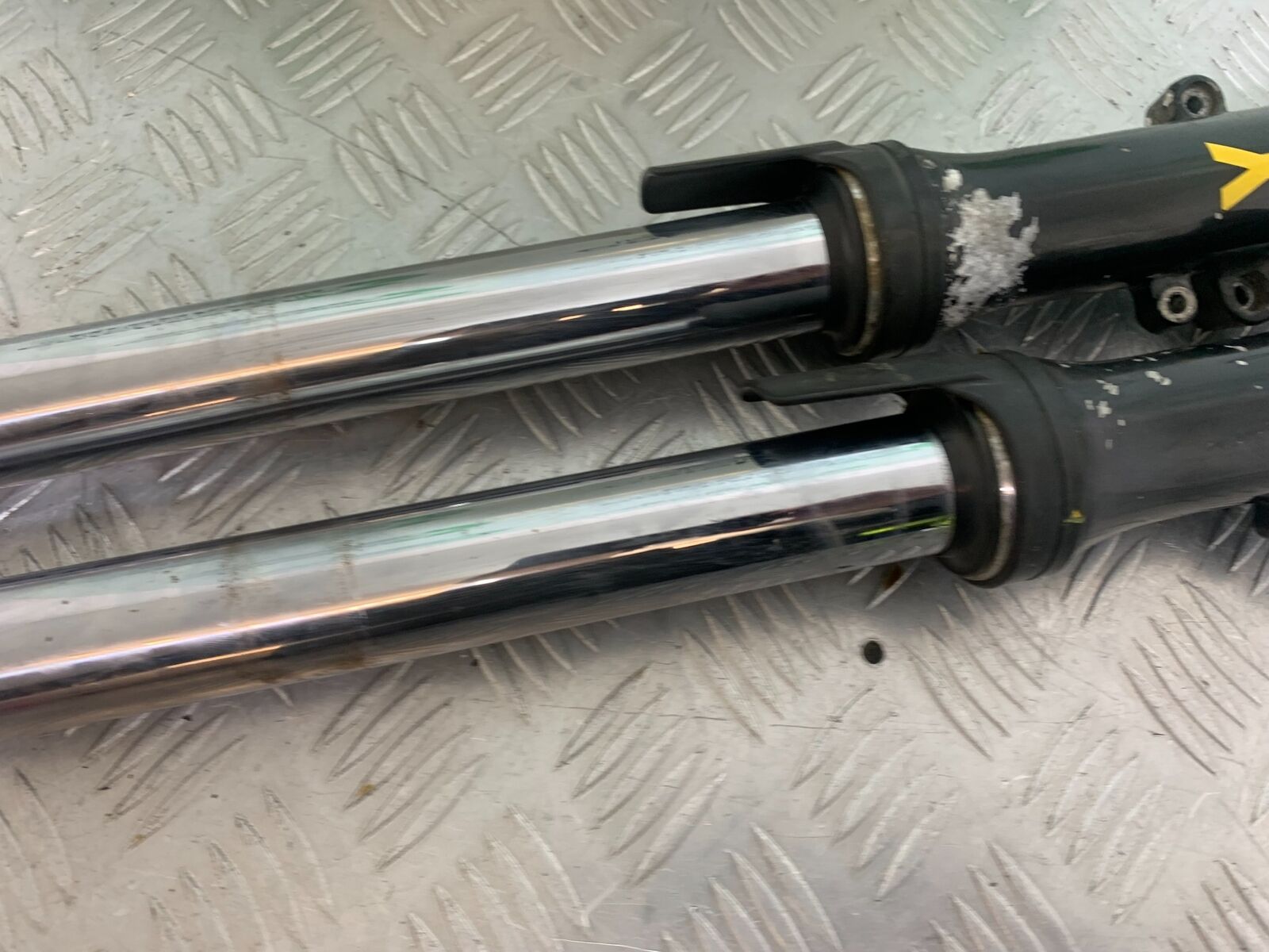 YAMAHA XJR1300 XJR 1300 FORKS   YEAR 1999-2003 (CMB1119)