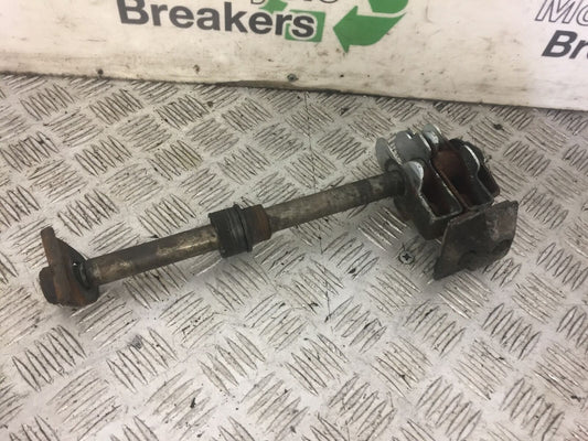 SUZUKI GSF650 GSF 650 BANDIT REAR WHEEL SPINDLE YEAR 2005 (STOCK 651)