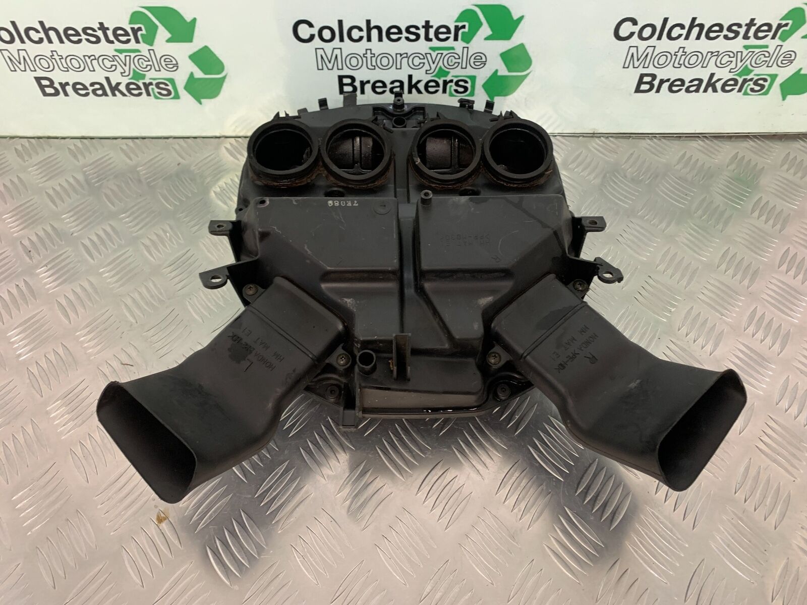 HONDA CBR1100 BLACKBIRD AIRBOX  YEAR 1996-1998 (STOCK 936)