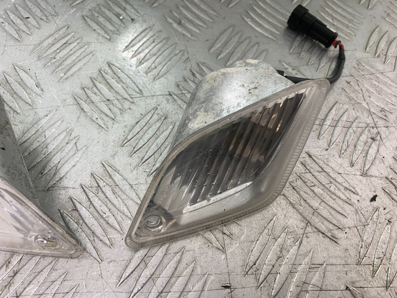 PIAGGIO VESPA GTS 125 REAR INDICATORS  YEAR 2009-2014  (CMB1261)