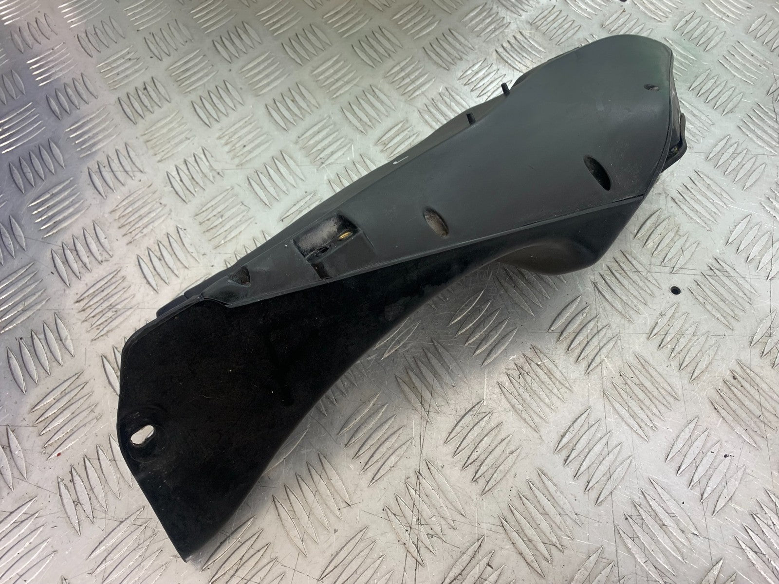 DUCATI 996 SPS 748 916 998 RIGHT AIR TUBE  1999-2000 (CMB1209)