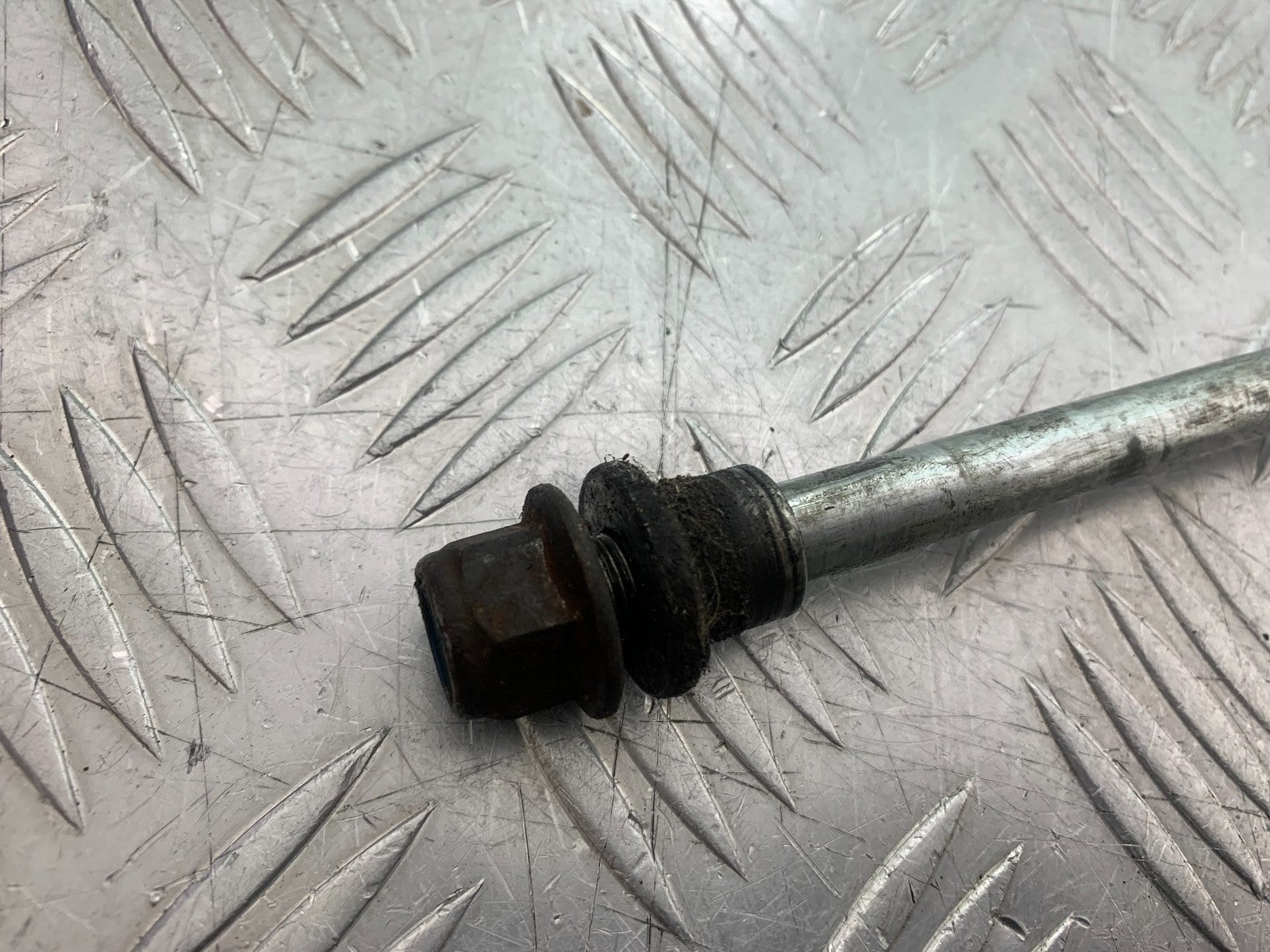 SUZUKI AN 200 UH 200 FRONT WHEEL SPINDLE  YEAR 2007-2009 (CMB1256)