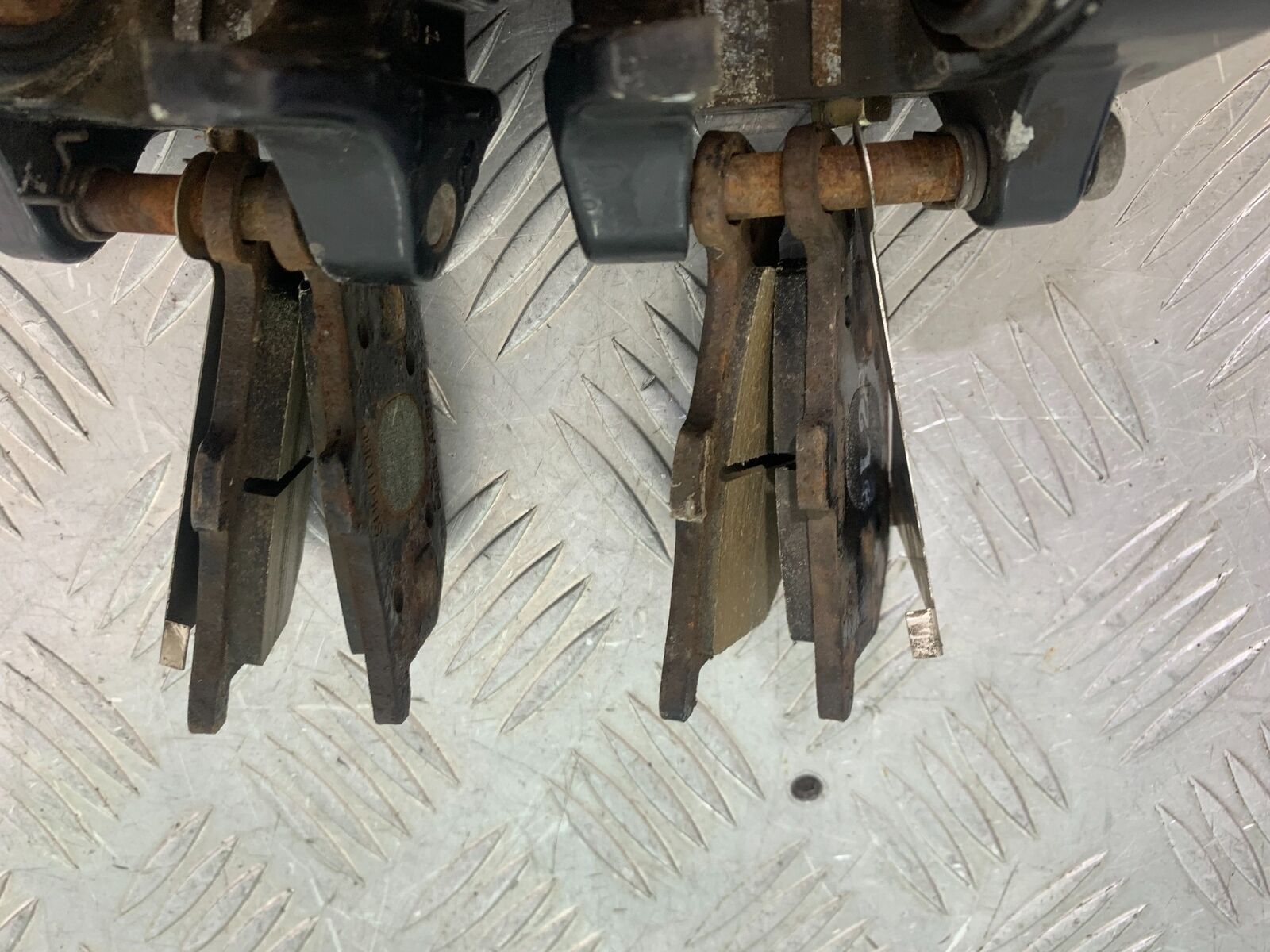 YAMAHA XS1100 MIDNIGHT SPECIAL FRONT BRAKE CALIPERS  YEAR 1980-1982 (CMB1122)