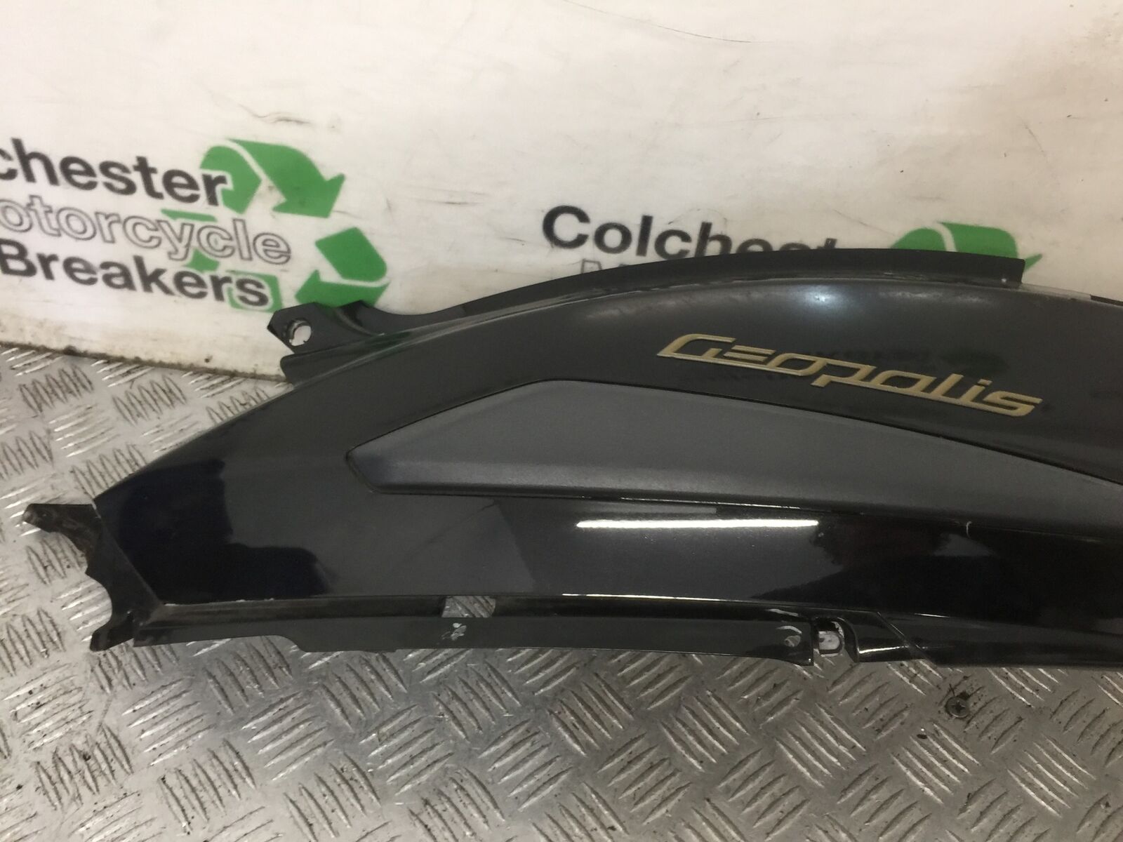 PEUGEOT GEOPOLIS 125 RIGHT SEAT PANEL  YEAR 2011  (STOCK 887)