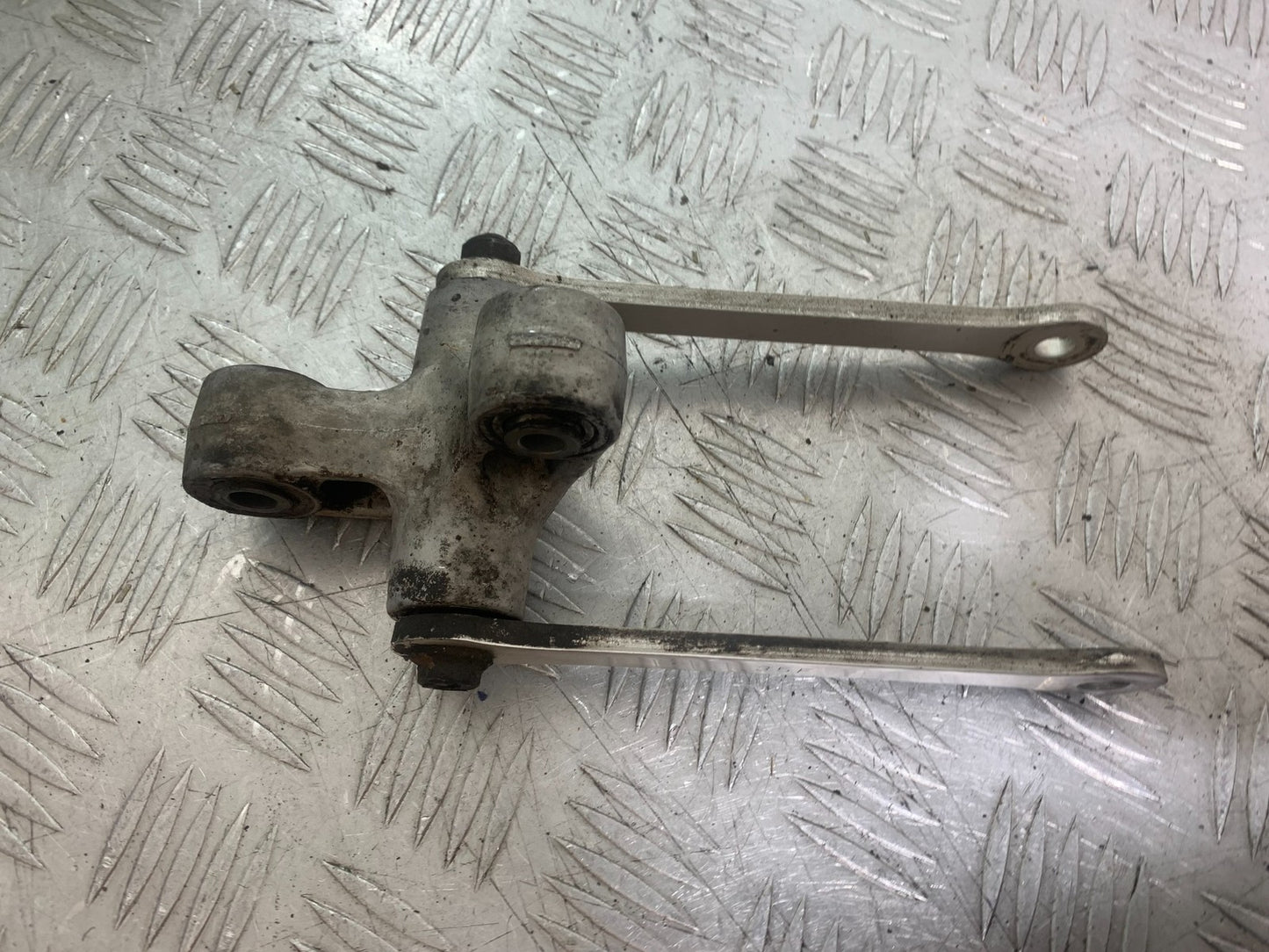 SUZUKI GSXR750 GSXR 750 K4 K5 REAR SHOCK LINKAGE  2004-2005 (CMB1319)