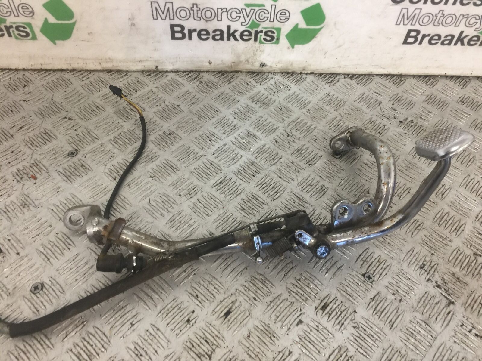 YAMAHA XV535 XV 535 VIRAGO FRONT RIGHT HANGER & PEDAL   YEAR 1994-02 (STOCK 772)