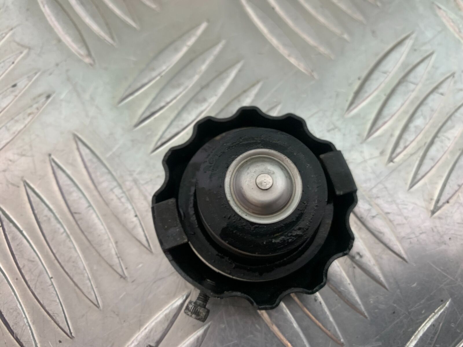 YAMAHA MT07 MT-07 RADIATOR CAP  YEAR 2014 (STOCK 995)