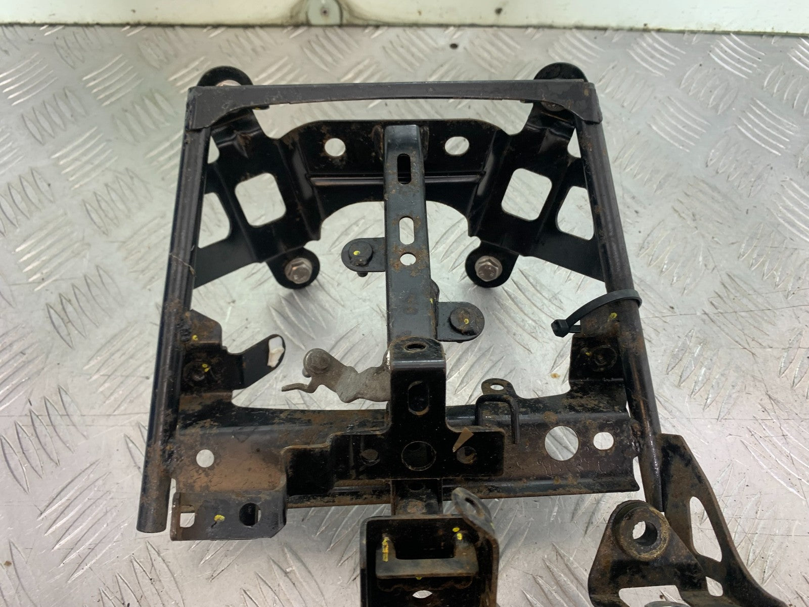 YAMAHA XMAX 125 XMAX-125 FAIRING BRACKET  YEAR 2015-2020  (CMB1266)