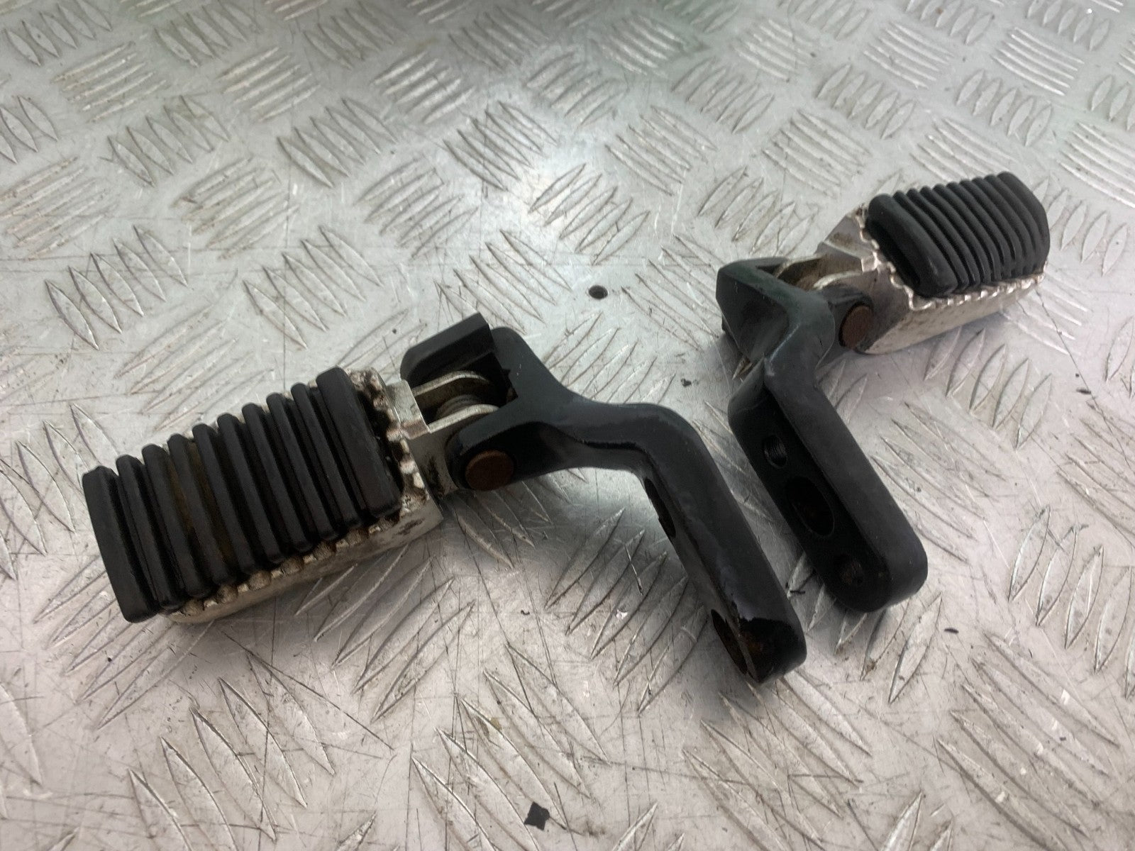 SINNIS TERRAIN 125 FRONT FOOTPEGS  YEAR 2017-2020 (CMB1241)