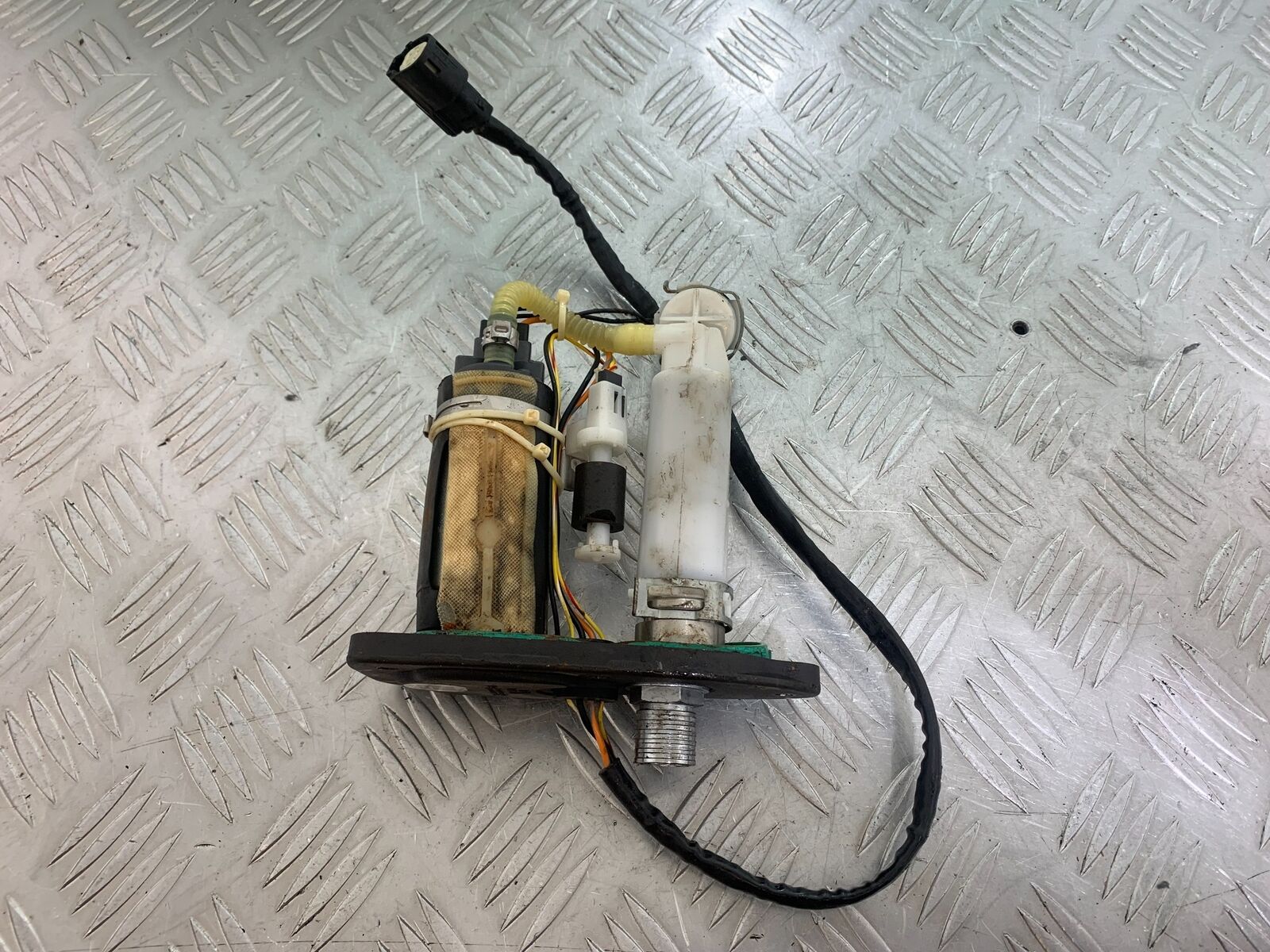 HARLEY DAVIDSON XL883 N IROD PETROL PUMP YEAR 2020  (CMB1116)