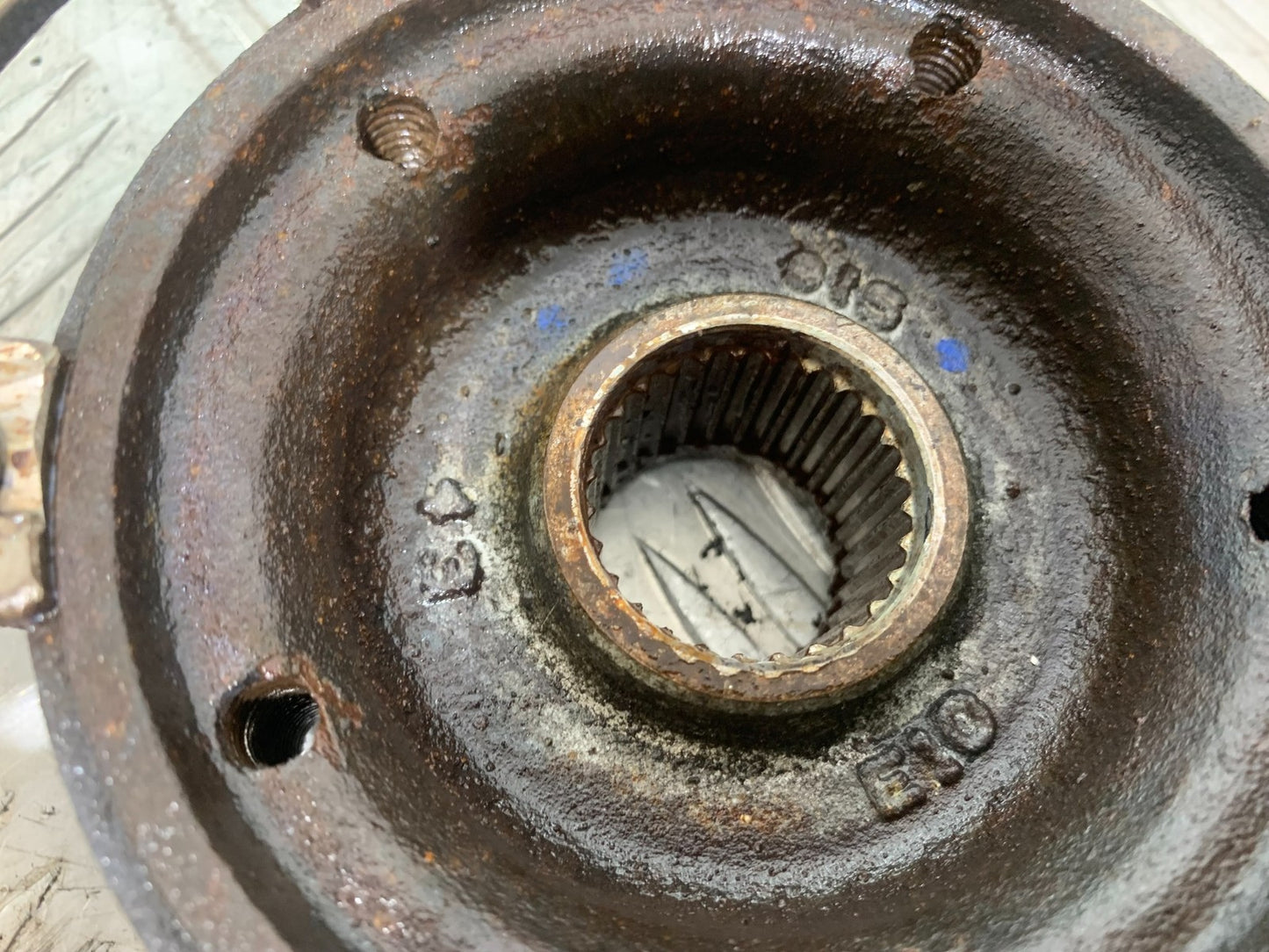 PIAGGIO VESPA GTS 125 REAR DISC AND HUB  YEAR 2009-2014  (CMB1261)