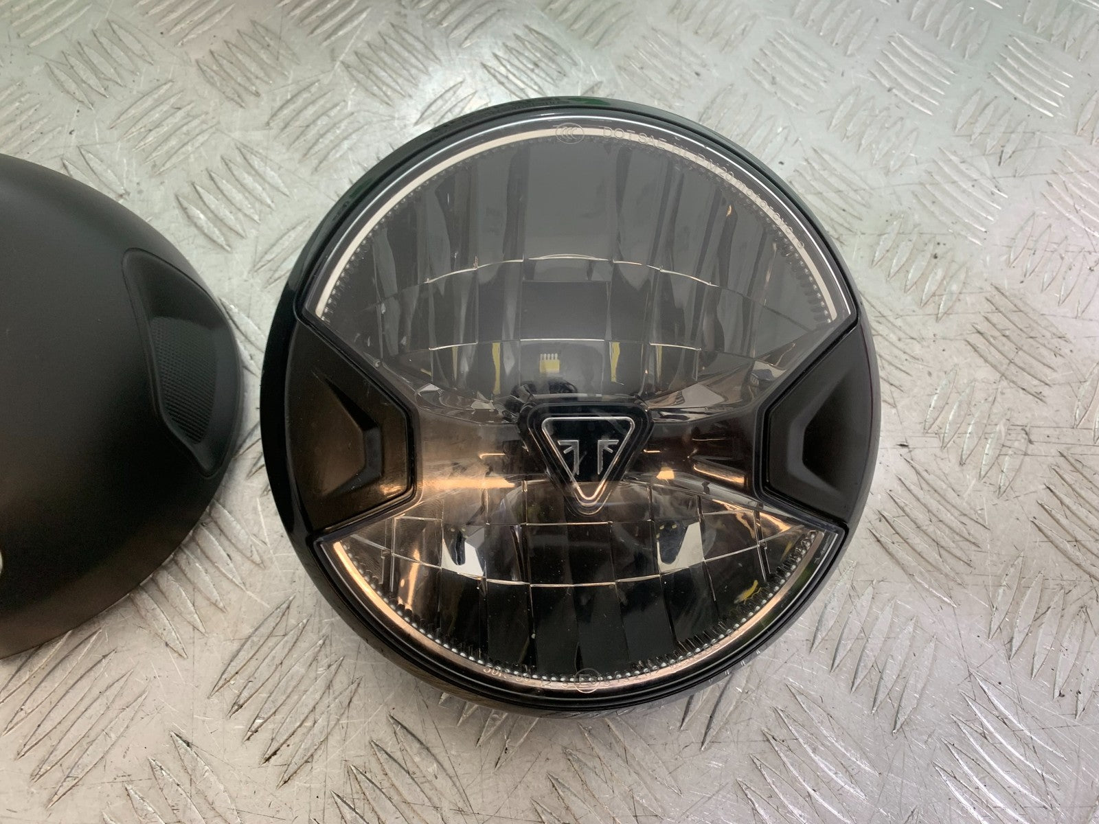 TRIUMPH TRIDENT 660 HEADLIGHT AND BACKING   YEAR 2021-2024 (CMB1295)