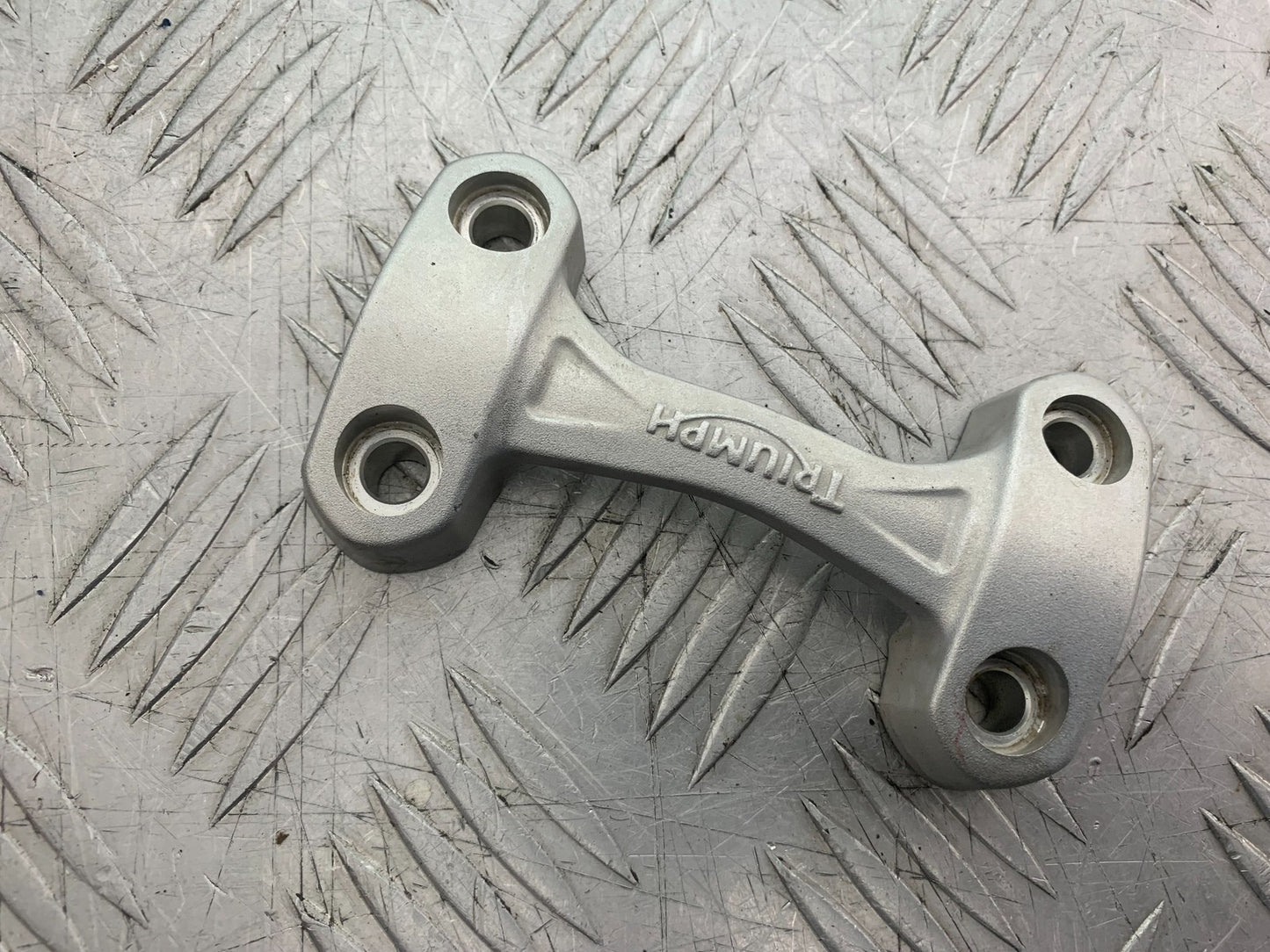TRIUMPH 675 STREET TRIPLE RX HANDLEBAR CLAMP   2015- 2017 (CMB1299)