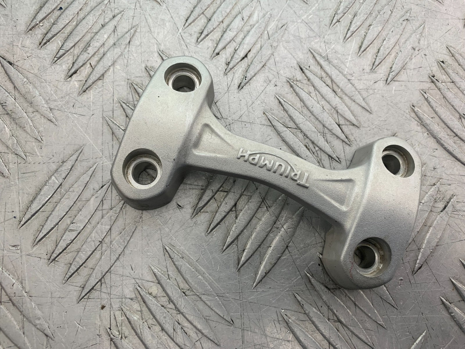 TRIUMPH 675 STREET TRIPLE RX HANDLEBAR CLAMP   2015- 2017 (CMB1299)