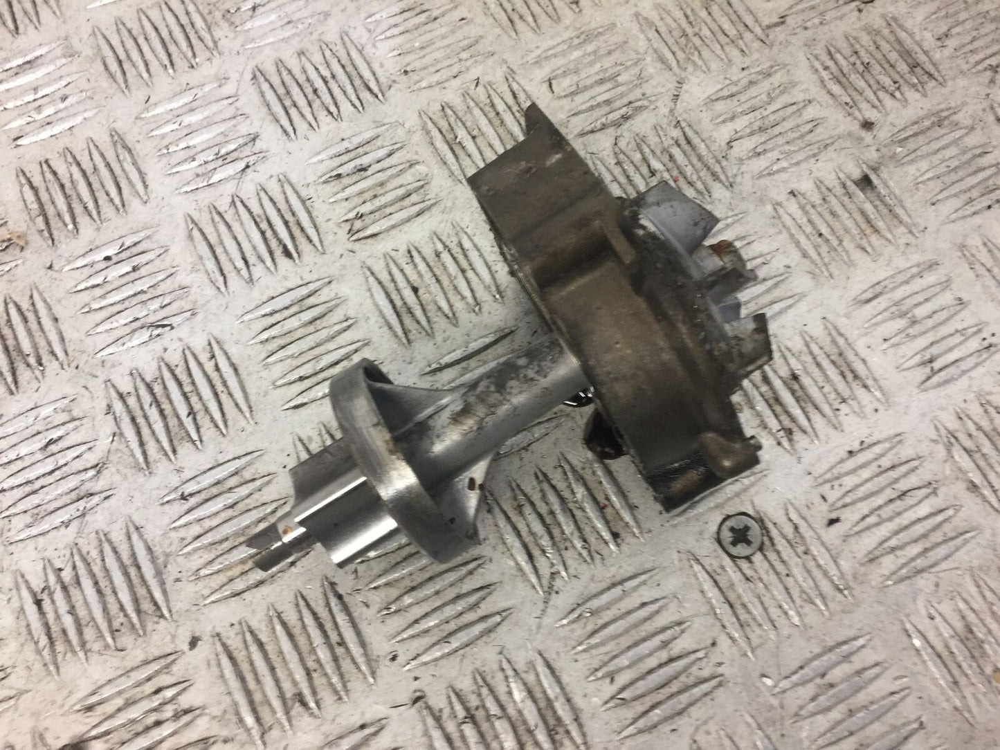 KAWASAKI ZX6R ZX6 J WATER PUMP YEAR 2000  (STOCK 658)