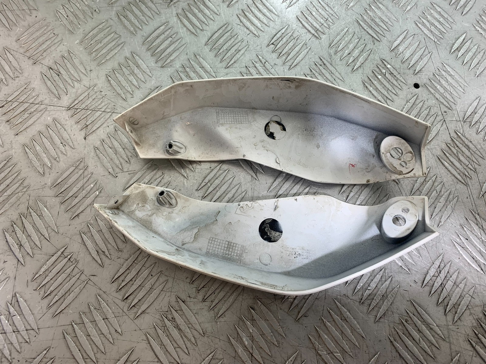 KTM DUKE 125 LEFT AND RIGHT TOP FAIRINGS  YEAR 2012-2016 (CMB1317)